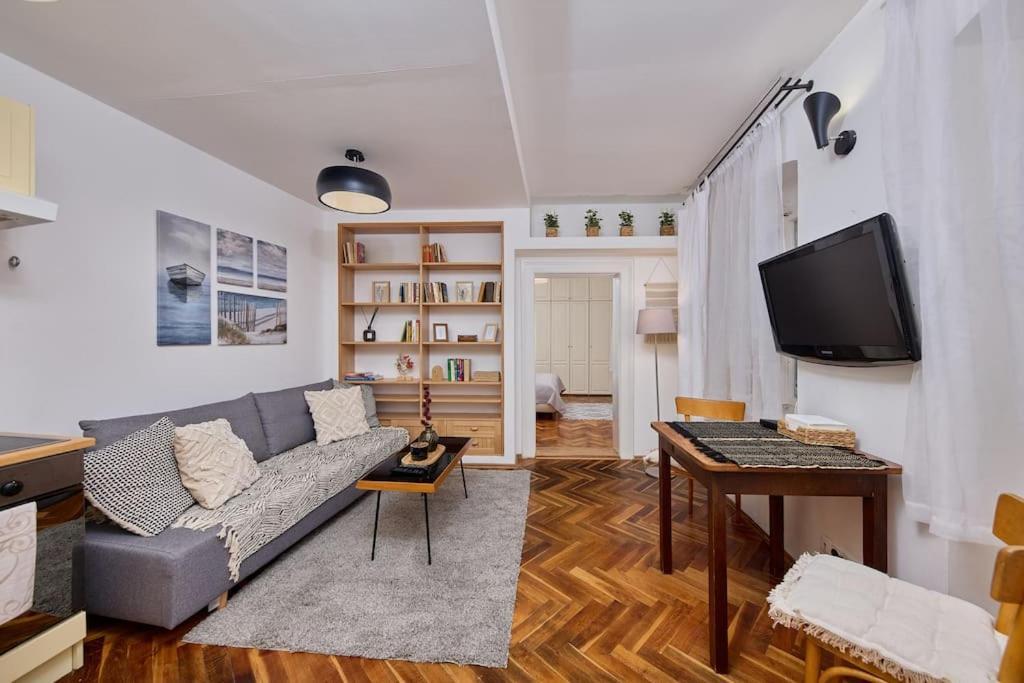 Old - Courtyard Apartman *